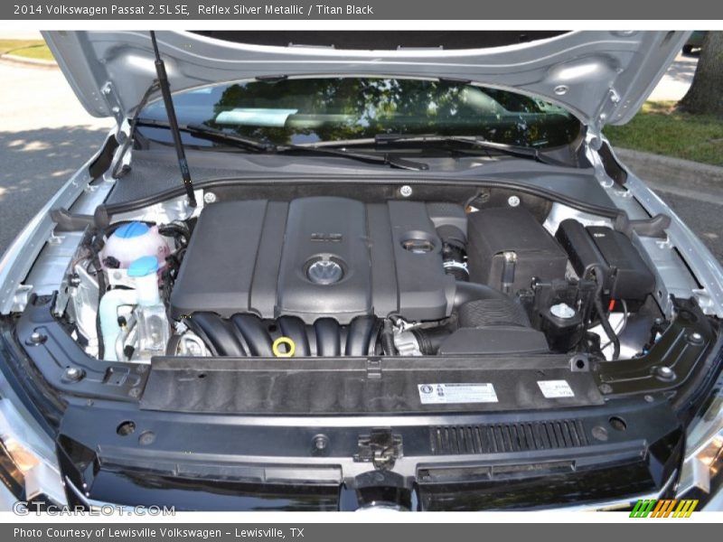 Reflex Silver Metallic / Titan Black 2014 Volkswagen Passat 2.5L SE