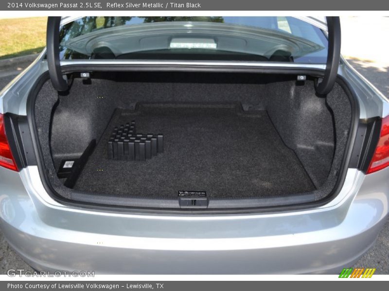 Reflex Silver Metallic / Titan Black 2014 Volkswagen Passat 2.5L SE