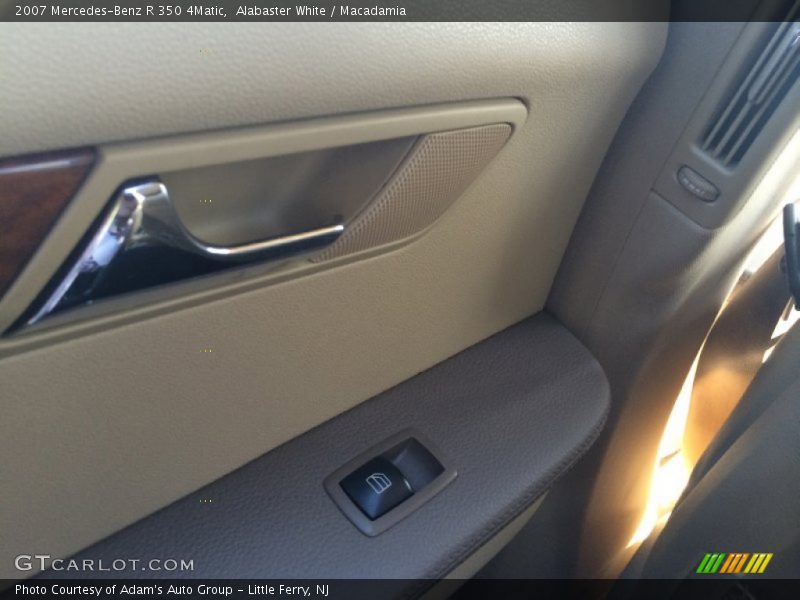 Alabaster White / Macadamia 2007 Mercedes-Benz R 350 4Matic