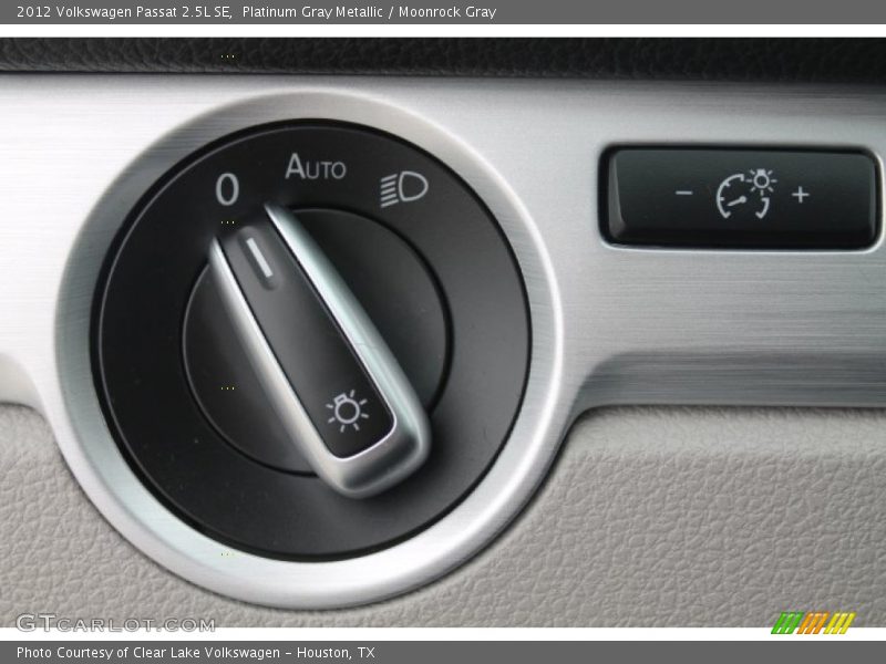 Platinum Gray Metallic / Moonrock Gray 2012 Volkswagen Passat 2.5L SE