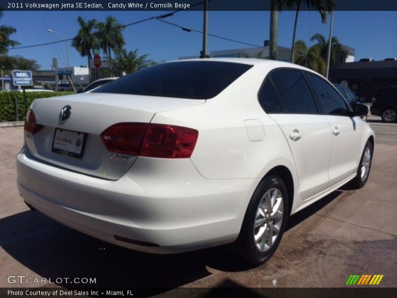 Candy White / Cornsilk Beige 2011 Volkswagen Jetta SE Sedan