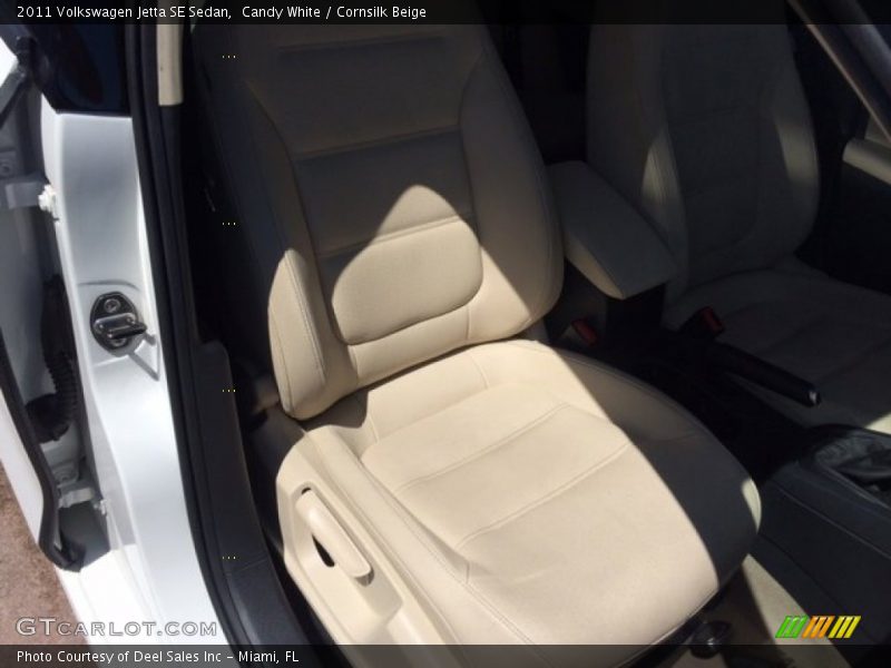 Candy White / Cornsilk Beige 2011 Volkswagen Jetta SE Sedan