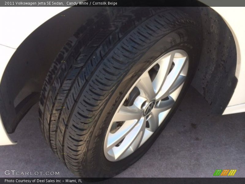Candy White / Cornsilk Beige 2011 Volkswagen Jetta SE Sedan