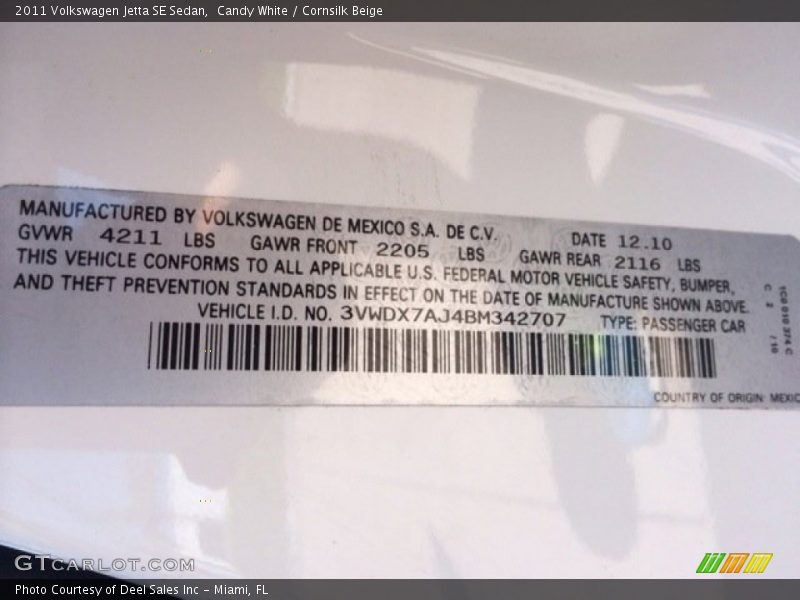Candy White / Cornsilk Beige 2011 Volkswagen Jetta SE Sedan