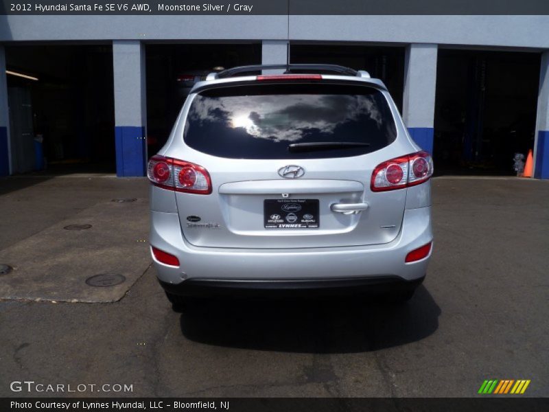 Moonstone Silver / Gray 2012 Hyundai Santa Fe SE V6 AWD