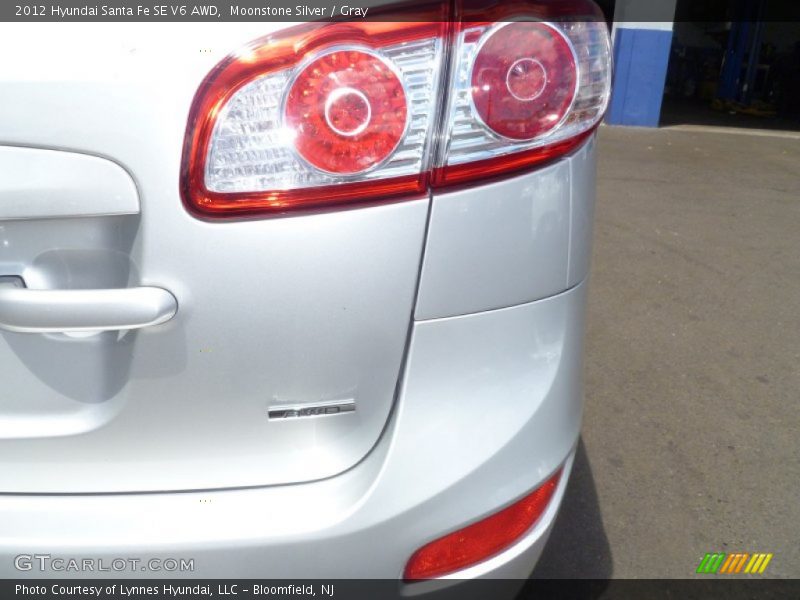 Moonstone Silver / Gray 2012 Hyundai Santa Fe SE V6 AWD