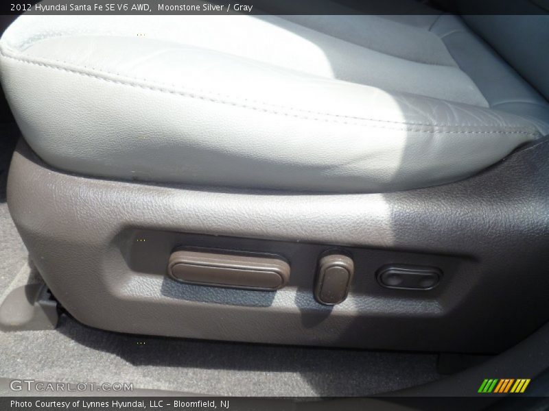 Moonstone Silver / Gray 2012 Hyundai Santa Fe SE V6 AWD