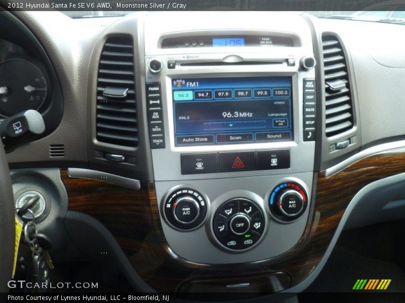 Moonstone Silver / Gray 2012 Hyundai Santa Fe SE V6 AWD