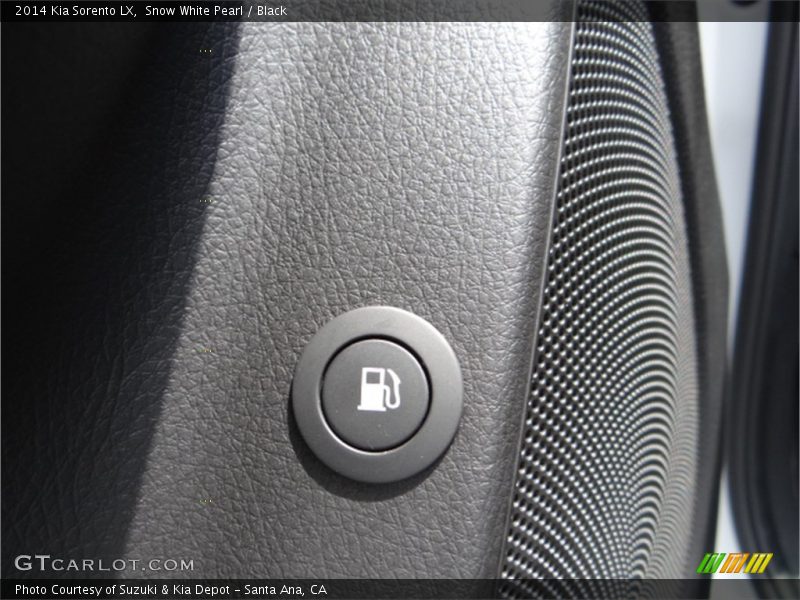 Snow White Pearl / Black 2014 Kia Sorento LX