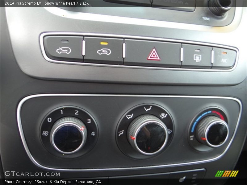 Snow White Pearl / Black 2014 Kia Sorento LX