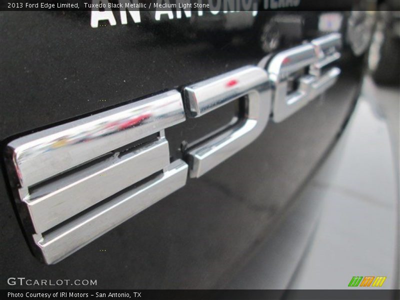 Tuxedo Black Metallic / Medium Light Stone 2013 Ford Edge Limited