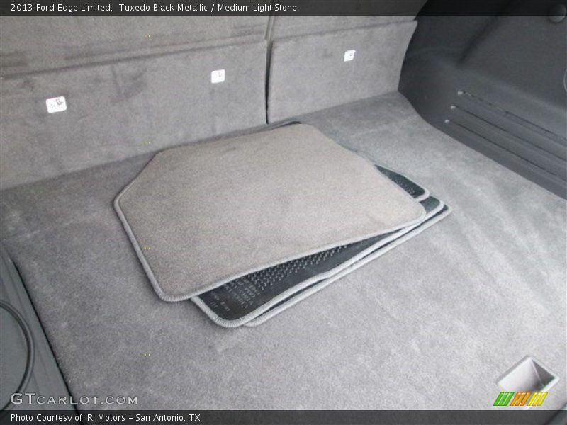 Tuxedo Black Metallic / Medium Light Stone 2013 Ford Edge Limited