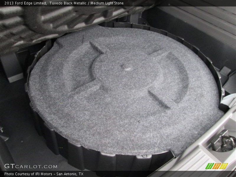Tuxedo Black Metallic / Medium Light Stone 2013 Ford Edge Limited