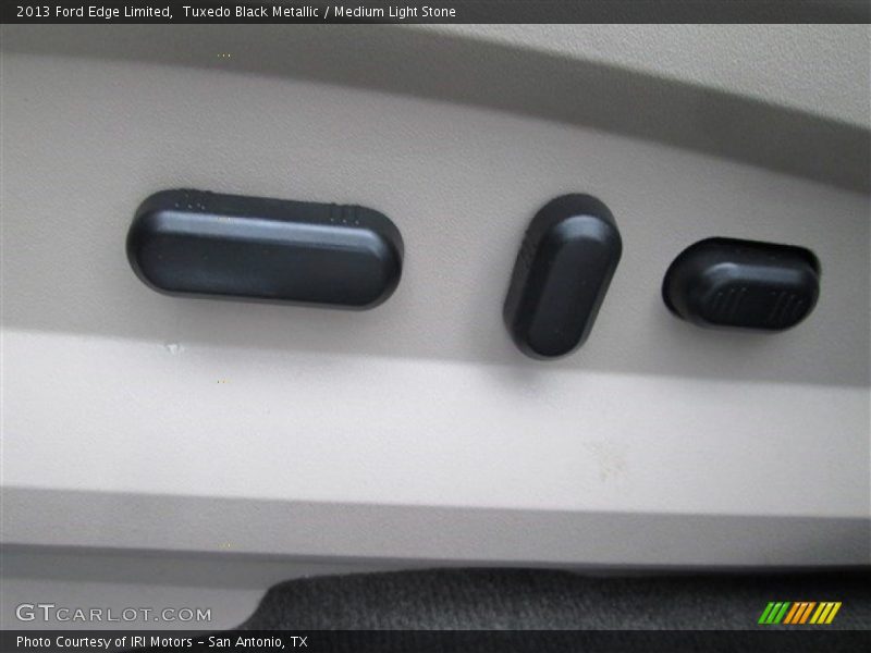 Tuxedo Black Metallic / Medium Light Stone 2013 Ford Edge Limited