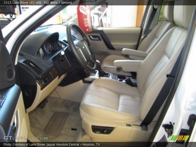Fuji White / Almond 2013 Land Rover LR2 HSE