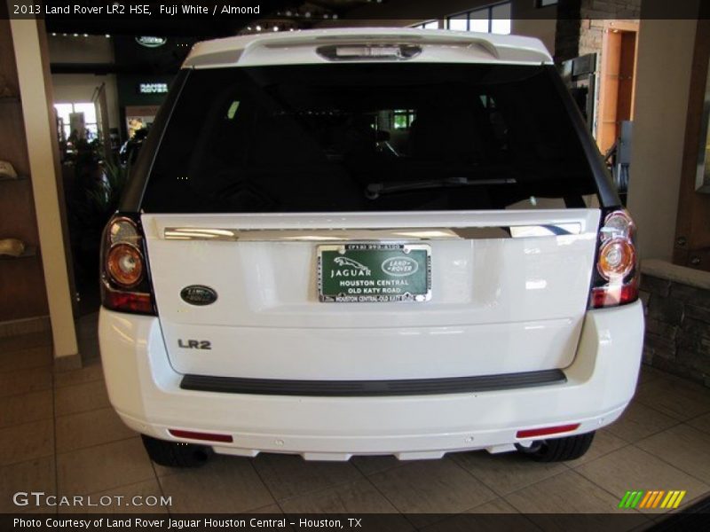 Fuji White / Almond 2013 Land Rover LR2 HSE
