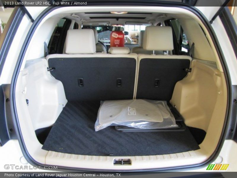 Fuji White / Almond 2013 Land Rover LR2 HSE