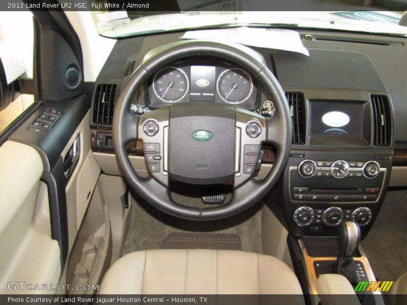Fuji White / Almond 2013 Land Rover LR2 HSE