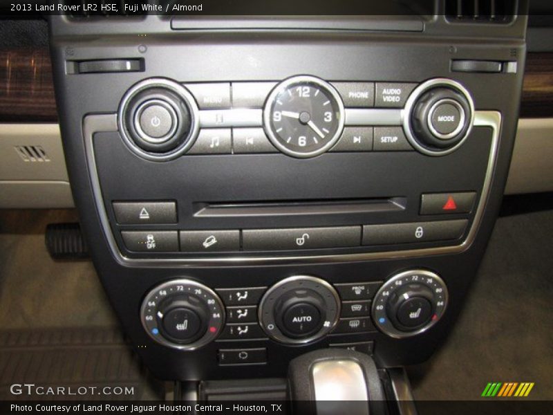 Fuji White / Almond 2013 Land Rover LR2 HSE