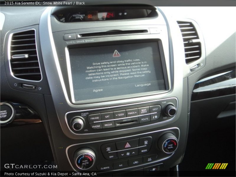 Snow White Pearl / Black 2015 Kia Sorento EX