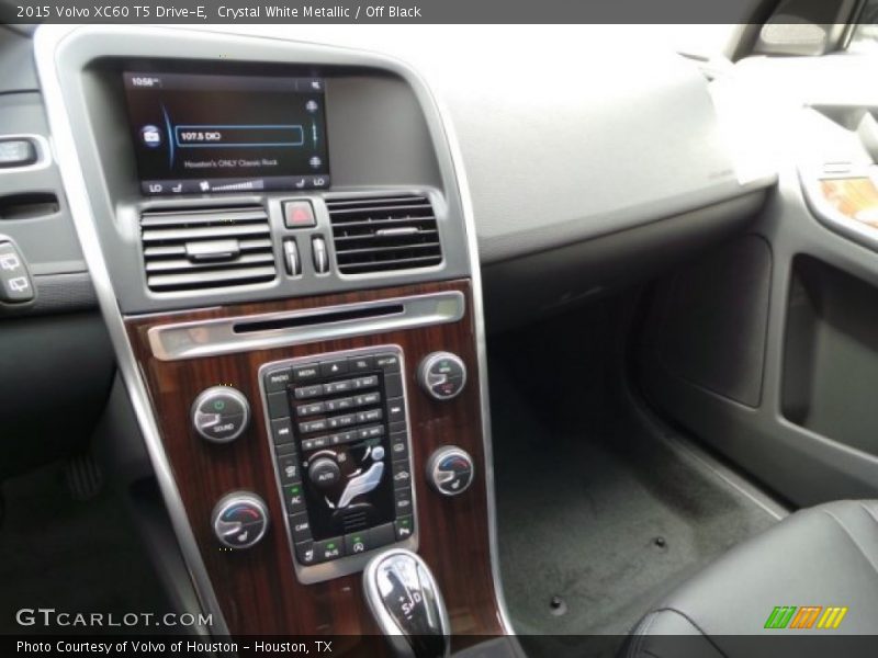 Crystal White Metallic / Off Black 2015 Volvo XC60 T5 Drive-E
