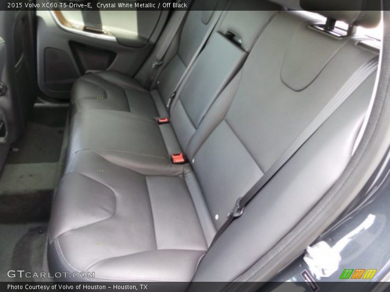 Crystal White Metallic / Off Black 2015 Volvo XC60 T5 Drive-E