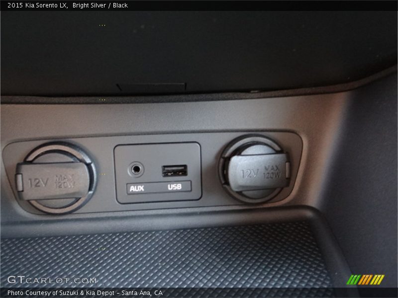 Bright Silver / Black 2015 Kia Sorento LX