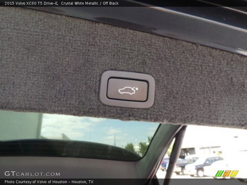 Crystal White Metallic / Off Black 2015 Volvo XC60 T5 Drive-E
