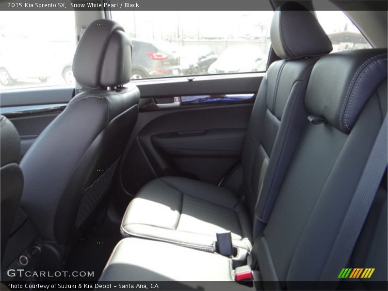 Snow White Pearl / Black 2015 Kia Sorento SX