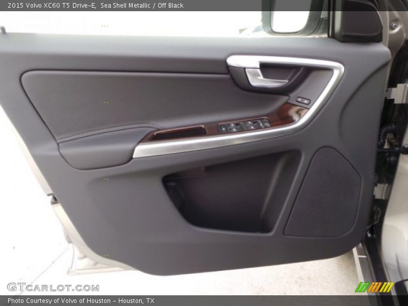 Sea Shell Metallic / Off Black 2015 Volvo XC60 T5 Drive-E