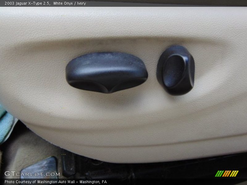 White Onyx / Ivory 2003 Jaguar X-Type 2.5