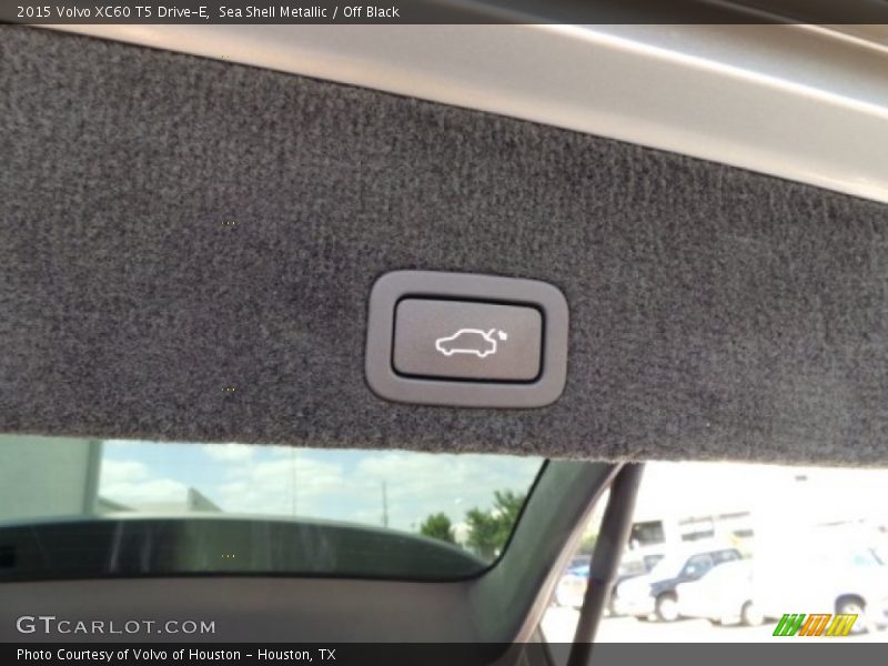 Sea Shell Metallic / Off Black 2015 Volvo XC60 T5 Drive-E