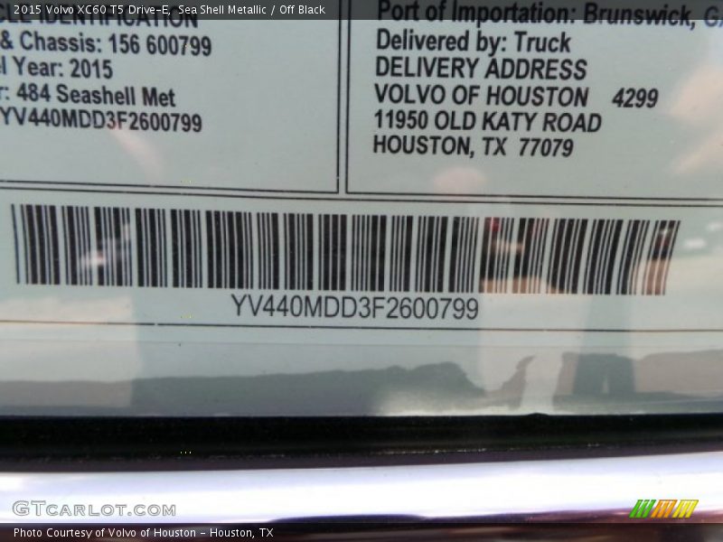 Sea Shell Metallic / Off Black 2015 Volvo XC60 T5 Drive-E