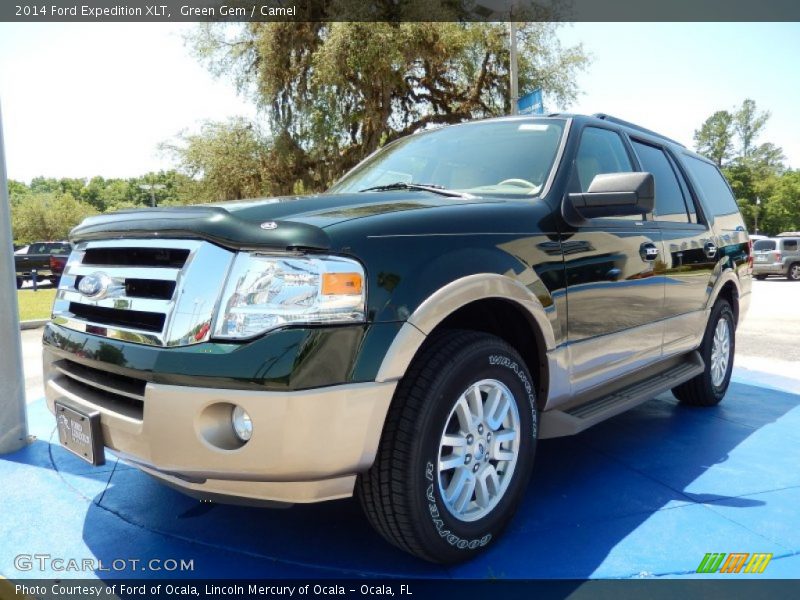 Front 3/4 View of 2014 Expedition XLT