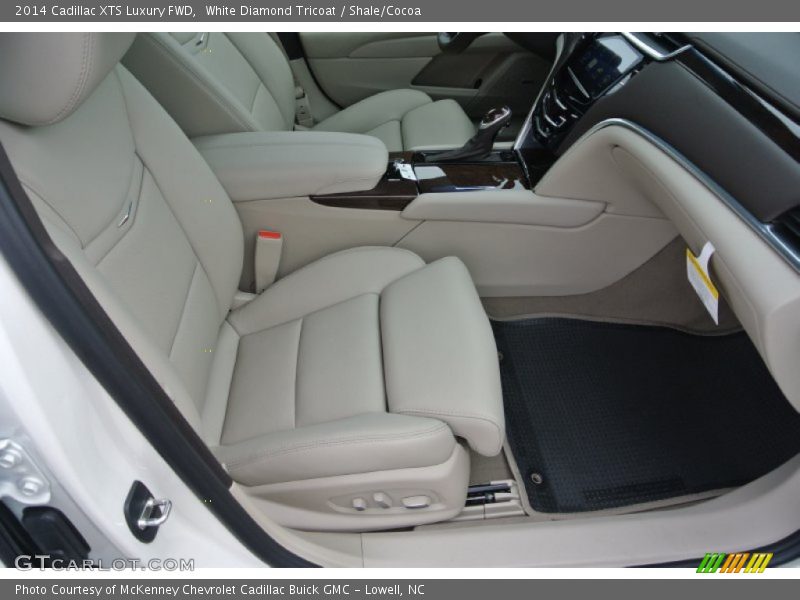 White Diamond Tricoat / Shale/Cocoa 2014 Cadillac XTS Luxury FWD