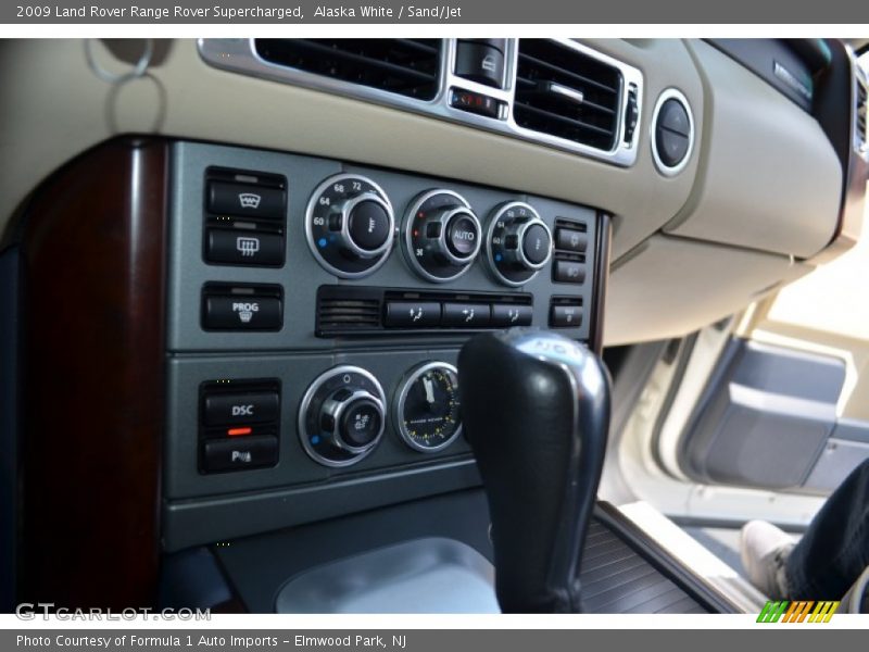 Alaska White / Sand/Jet 2009 Land Rover Range Rover Supercharged