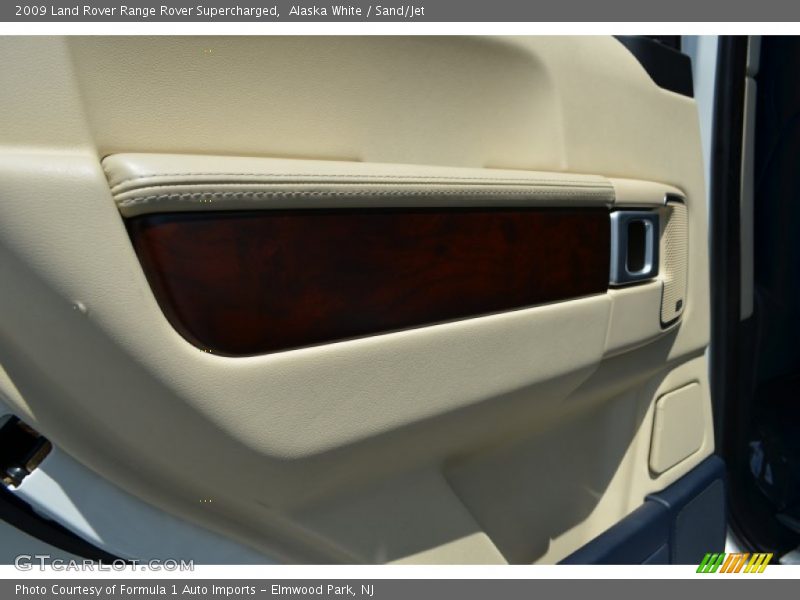 Alaska White / Sand/Jet 2009 Land Rover Range Rover Supercharged