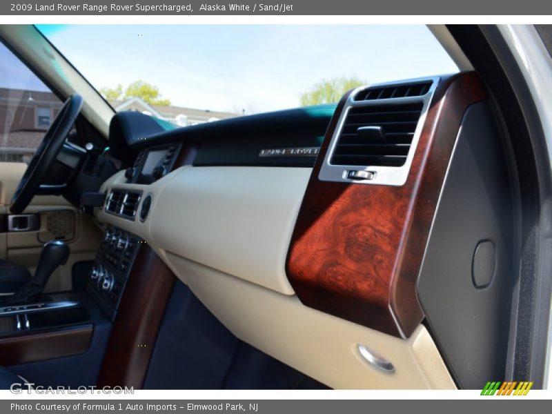Alaska White / Sand/Jet 2009 Land Rover Range Rover Supercharged