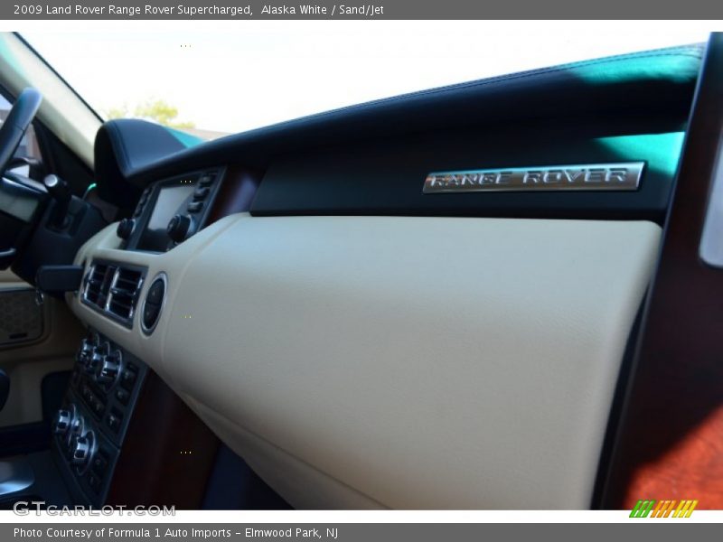 Alaska White / Sand/Jet 2009 Land Rover Range Rover Supercharged