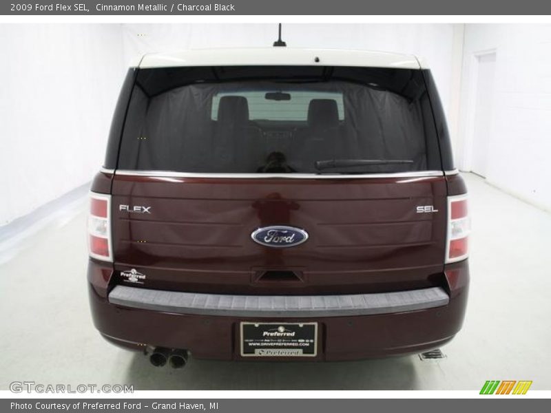 Cinnamon Metallic / Charcoal Black 2009 Ford Flex SEL