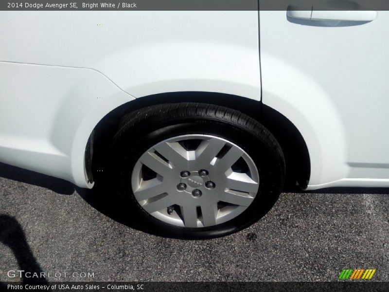 Bright White / Black 2014 Dodge Avenger SE