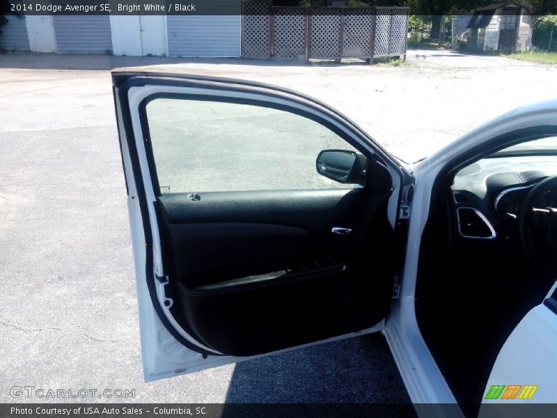 Bright White / Black 2014 Dodge Avenger SE
