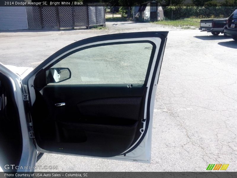 Bright White / Black 2014 Dodge Avenger SE