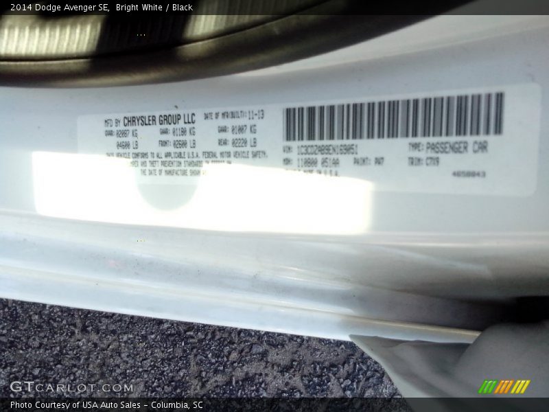 Bright White / Black 2014 Dodge Avenger SE