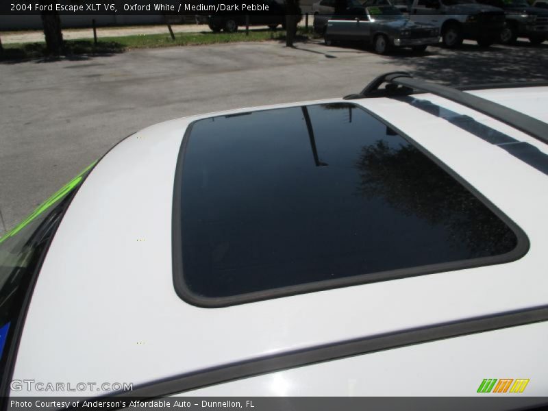 Oxford White / Medium/Dark Pebble 2004 Ford Escape XLT V6
