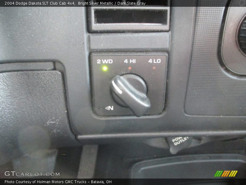 Bright Silver Metallic / Dark Slate Gray 2004 Dodge Dakota SLT Club Cab 4x4