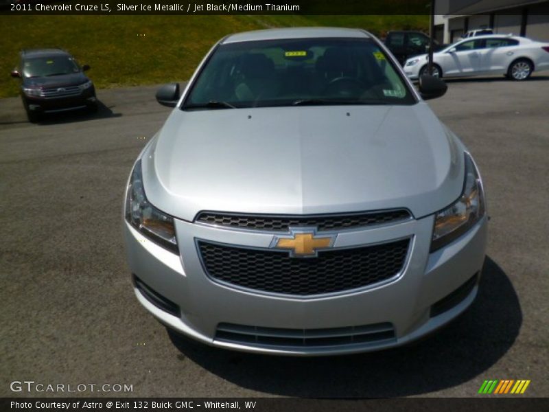 Silver Ice Metallic / Jet Black/Medium Titanium 2011 Chevrolet Cruze LS