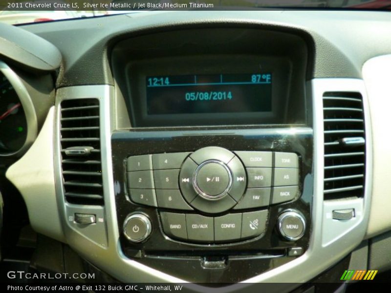 Silver Ice Metallic / Jet Black/Medium Titanium 2011 Chevrolet Cruze LS