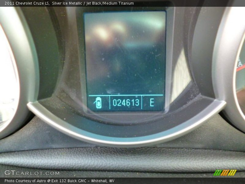 Silver Ice Metallic / Jet Black/Medium Titanium 2011 Chevrolet Cruze LS