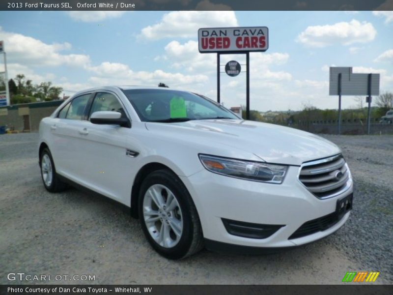 Oxford White / Dune 2013 Ford Taurus SEL